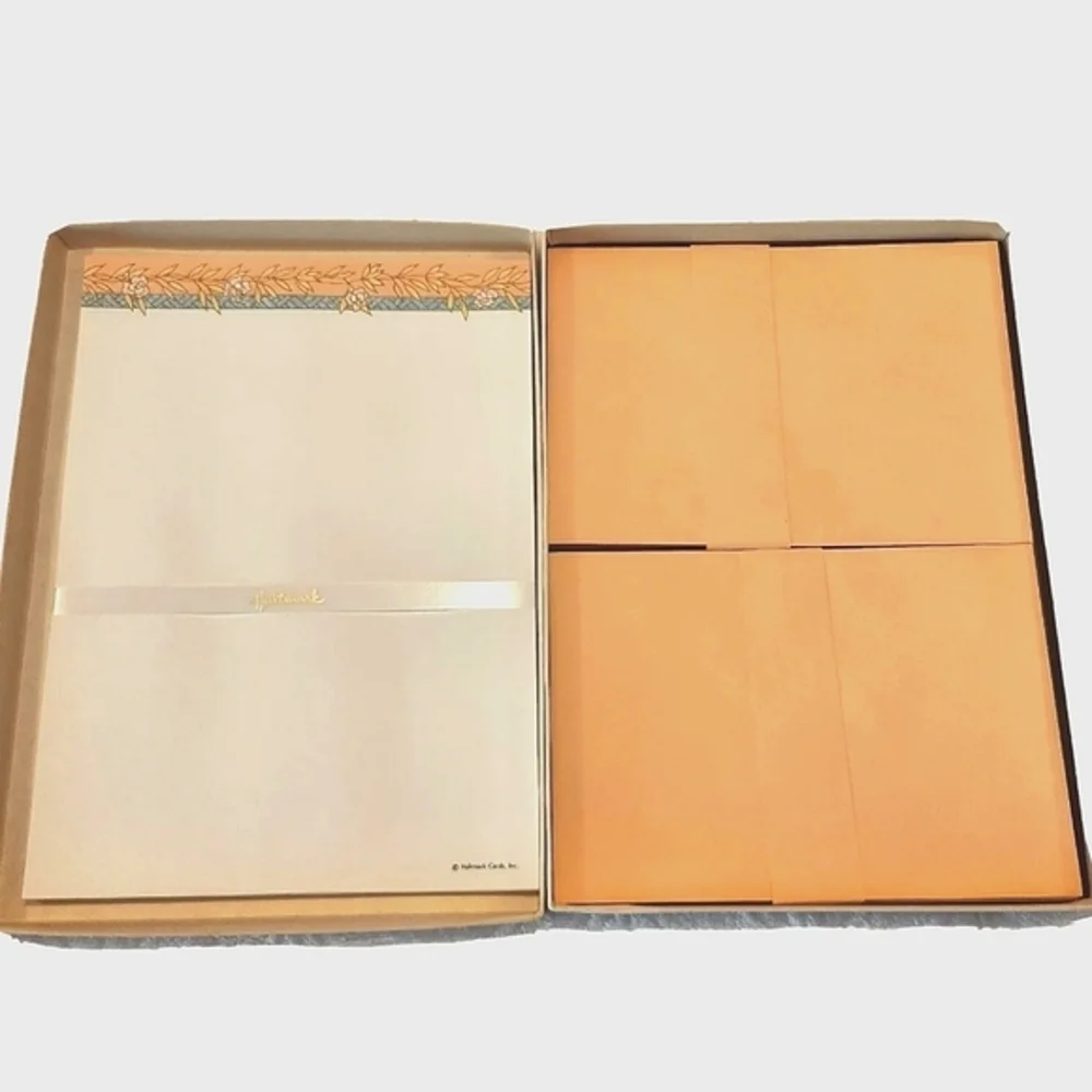 Vintage Hallmark Stationery Letter Set in box W/‎ Envelopes.